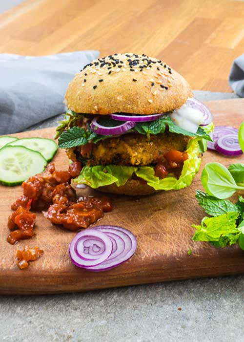 veganer-orientalischer-burger-tomatenchutney-kreuzkümmel