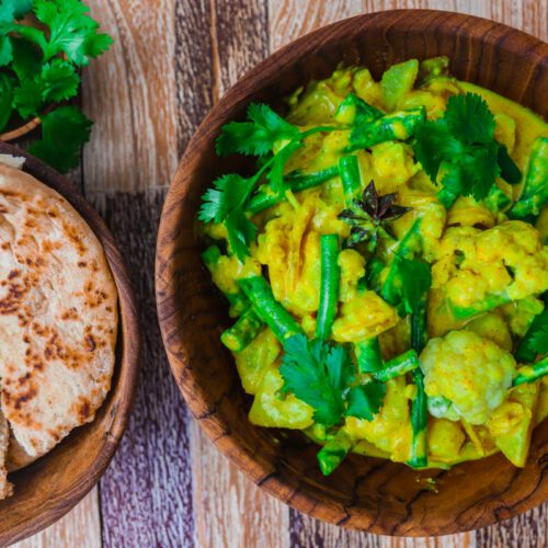 indisches-blumenkohl-curry-naan-brot