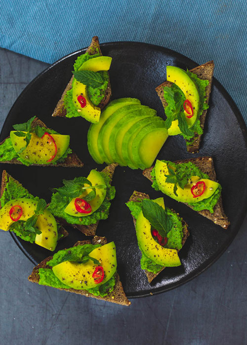knusperbrote-erbsencreme-avocado