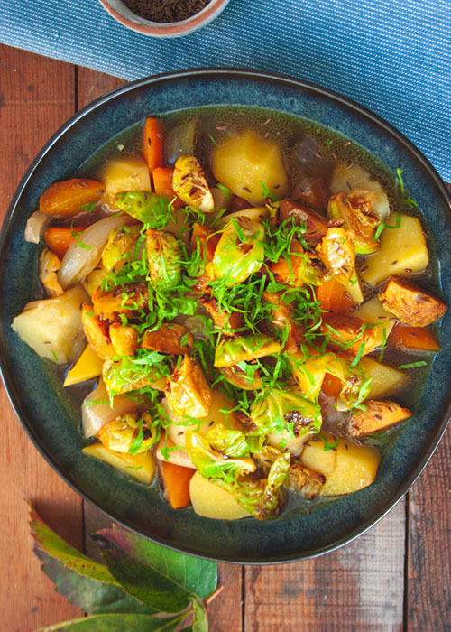 Rosenkohleintopf mit Kartoffel und Kümmel - Einfach Vegan